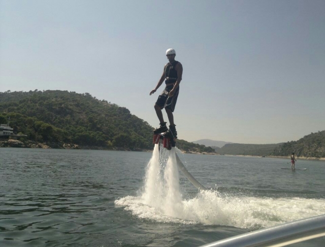 Flyboard con agua a presion